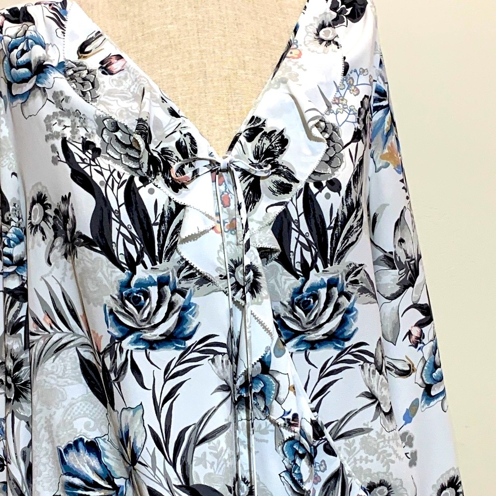 💥EUC💥 White House Black Market Floral Print Blouse - Size 4 - Picture 8 of 16
